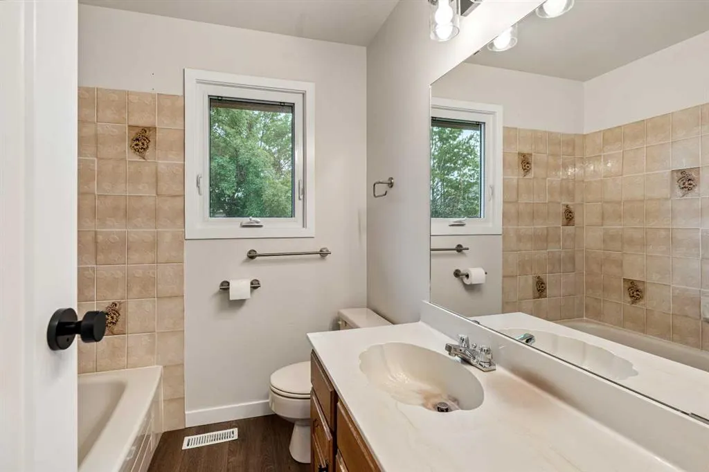 310 Kings Bay S