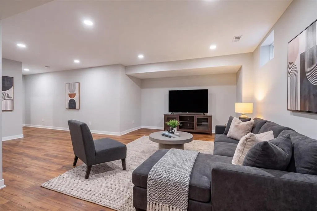 310 Kings Bay S