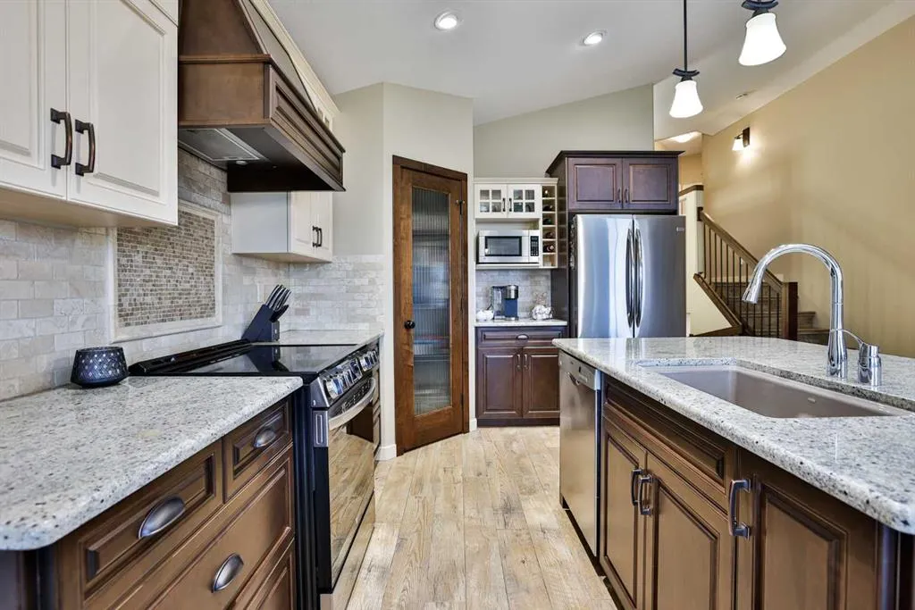 630 Canyonview Landing W
