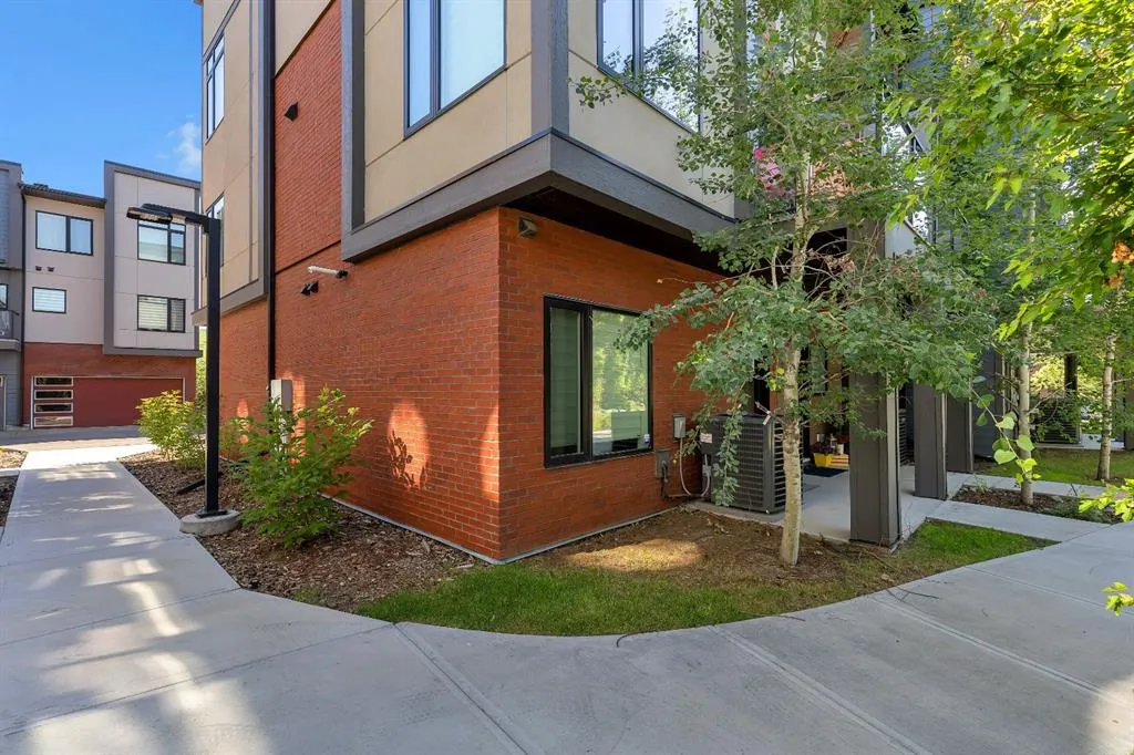 213 Greenbriar Common NW