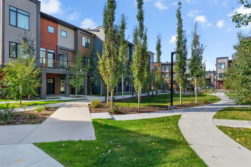 213 Greenbriar Common NW