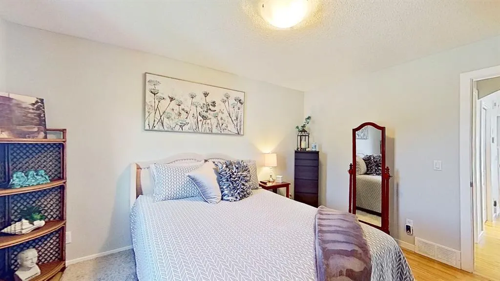 7 Bridlecrest Boulevard SW