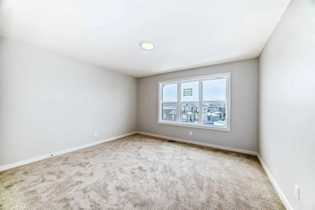 203 Langwell Common SE