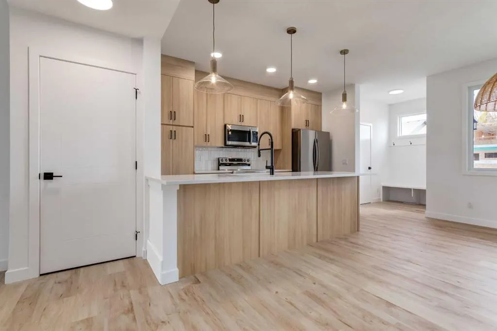 2401 Creeker Lane