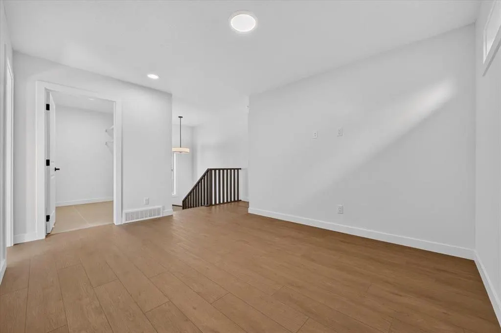 13 Emberside Grove