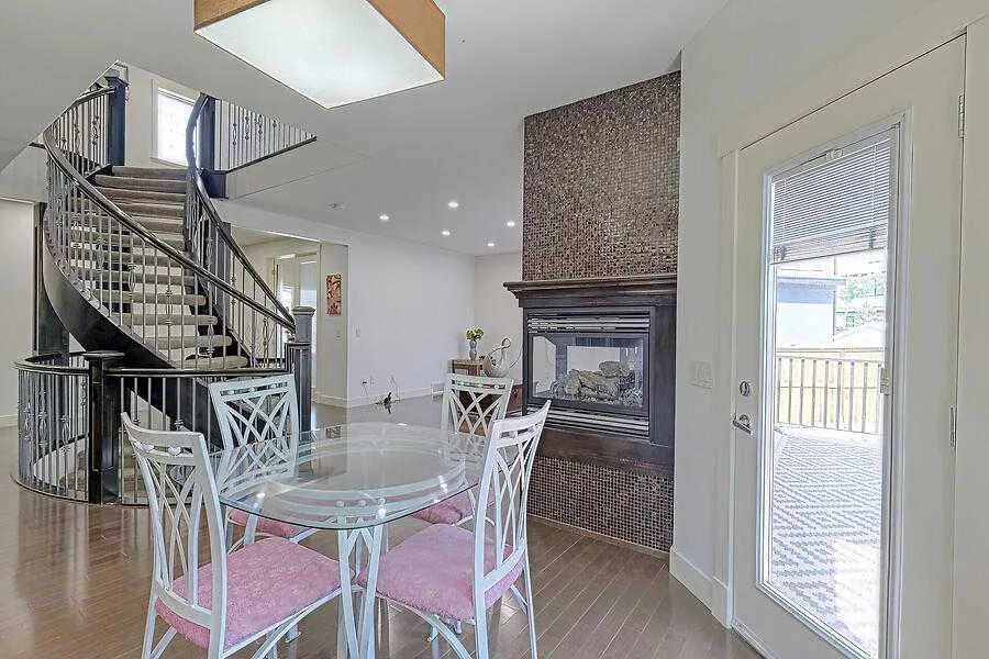 16 Rockcliff Point NW