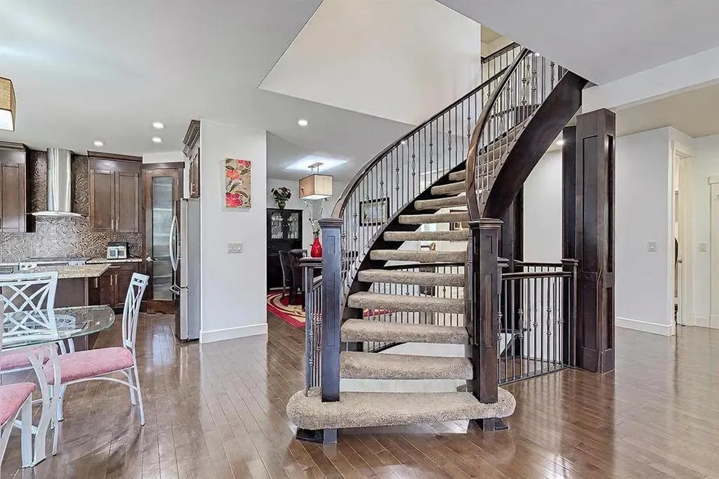 16 Rockcliff Point NW