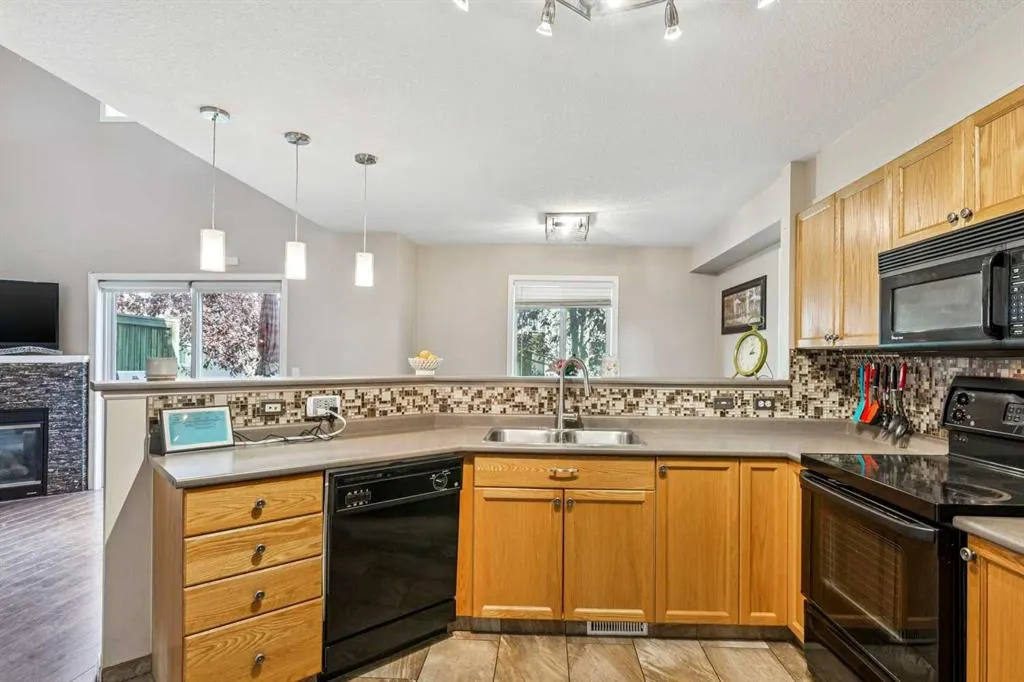 118 Citadel Meadow Gardens NW