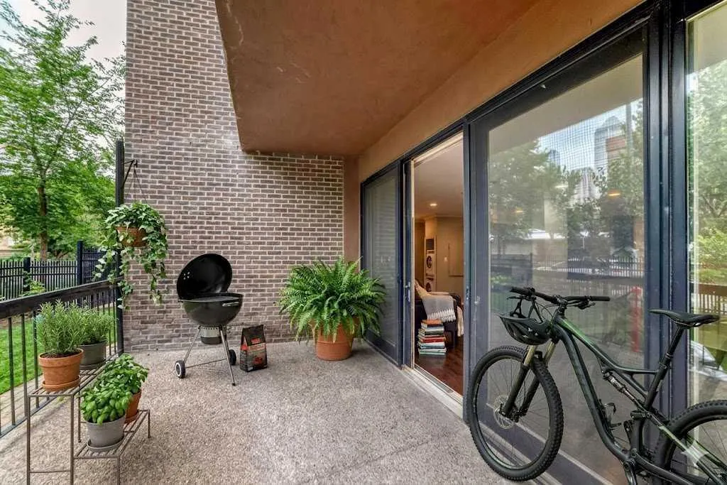 323 13 Avenue SW #101