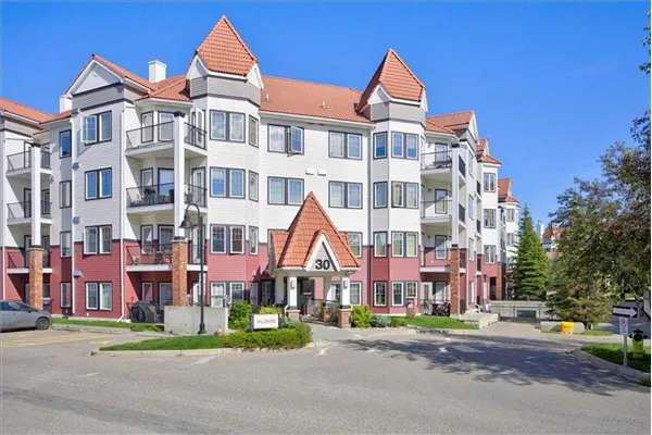 30 Royal Oak Plaza NW