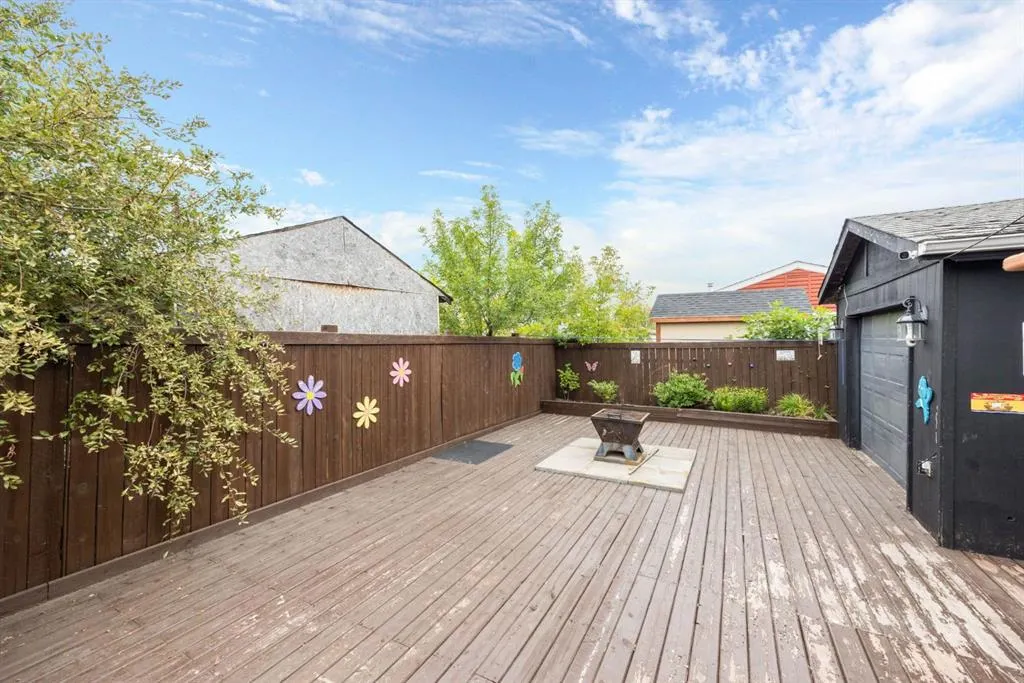 104 Cokerill Crescent