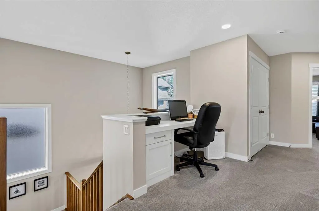 170 Tuscany Ravine Close NW