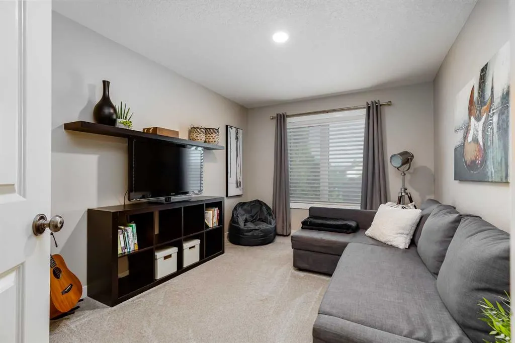 170 Tuscany Ravine Close NW