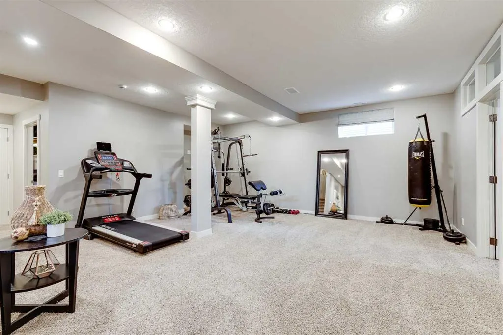 170 Tuscany Ravine Close NW