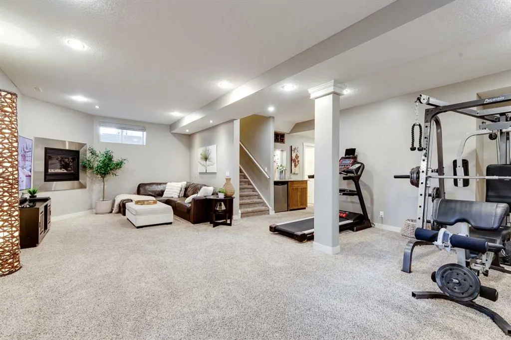 170 Tuscany Ravine Close NW