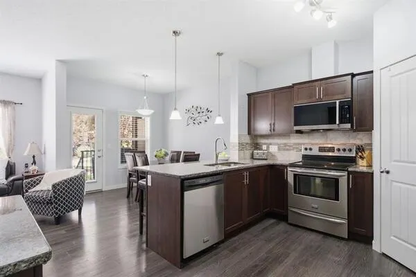 126 Copperpond Landing SE