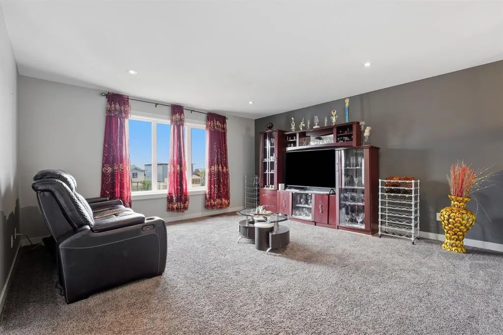 10 Mitchell Crescent