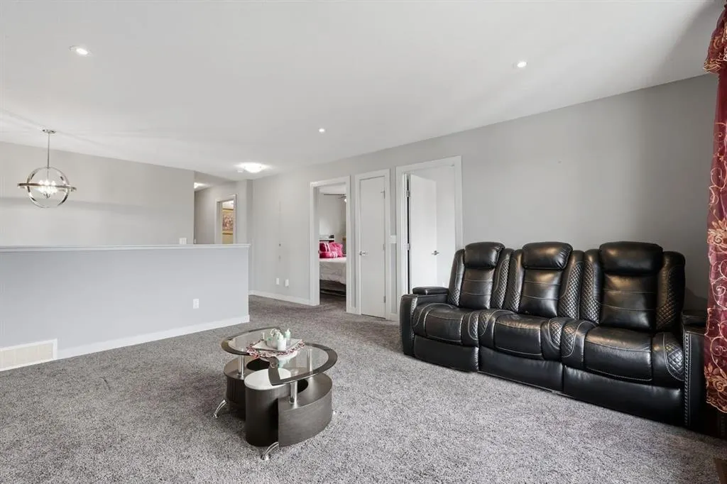 10 Mitchell Crescent