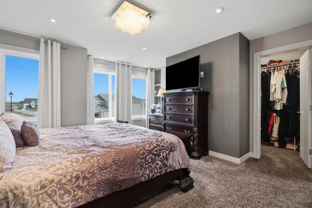 10 Mitchell Crescent