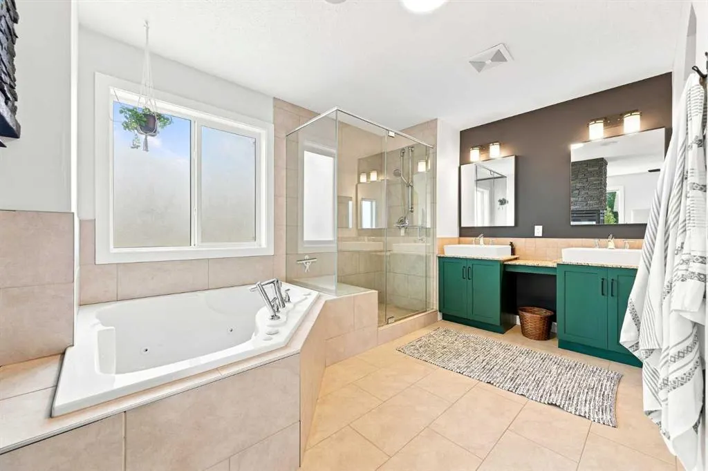 4 Silverado Saddle Court SW