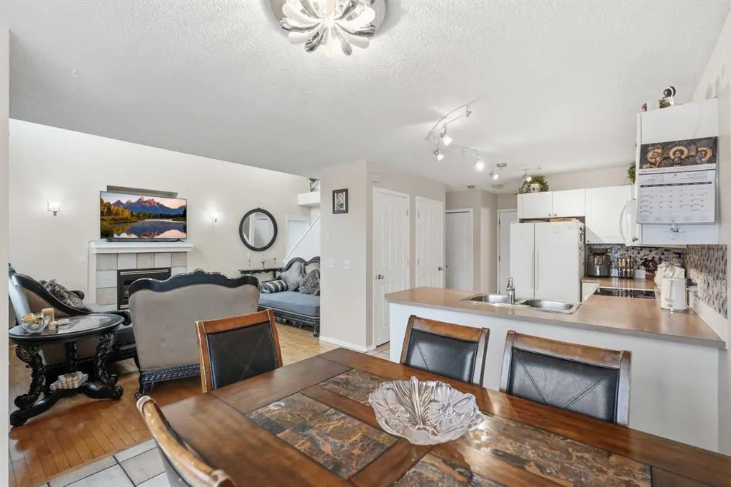 52 Douglas Glen Crescent SE