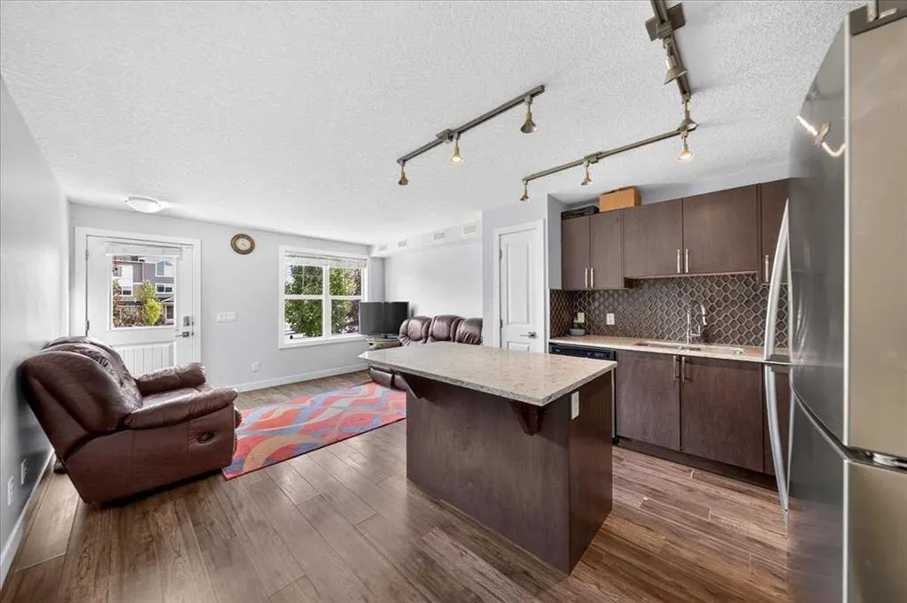 171 Evanscrest Gardens NW