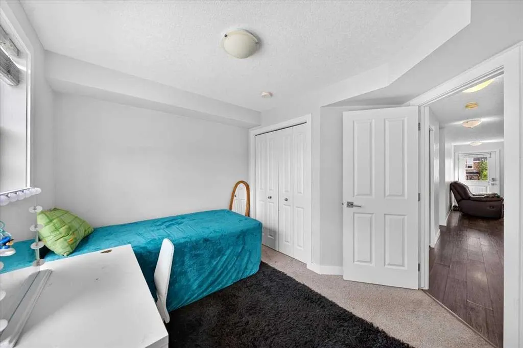 171 Evanscrest Gardens NW