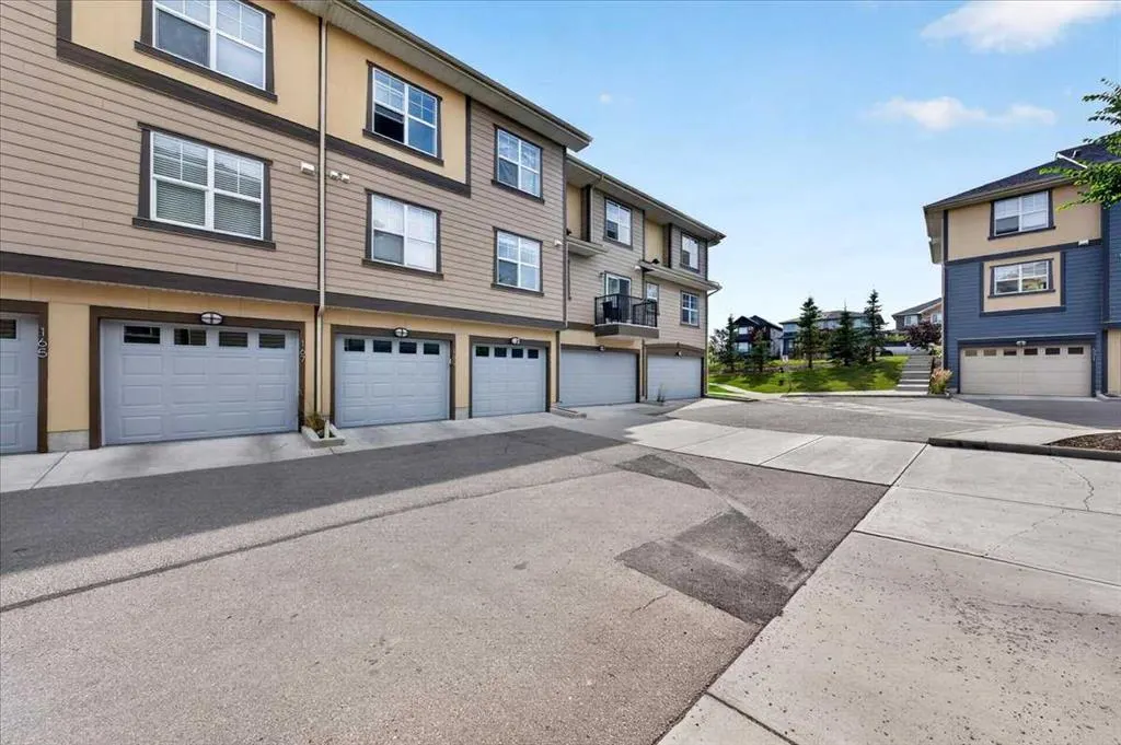 171 Evanscrest Gardens NW