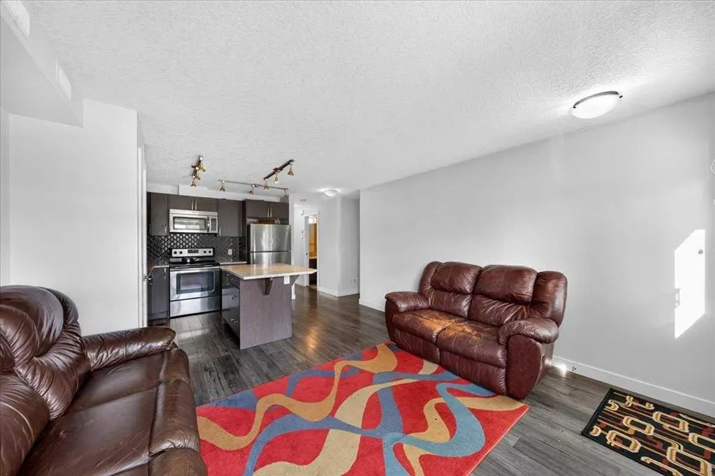 171 Evanscrest Gardens NW