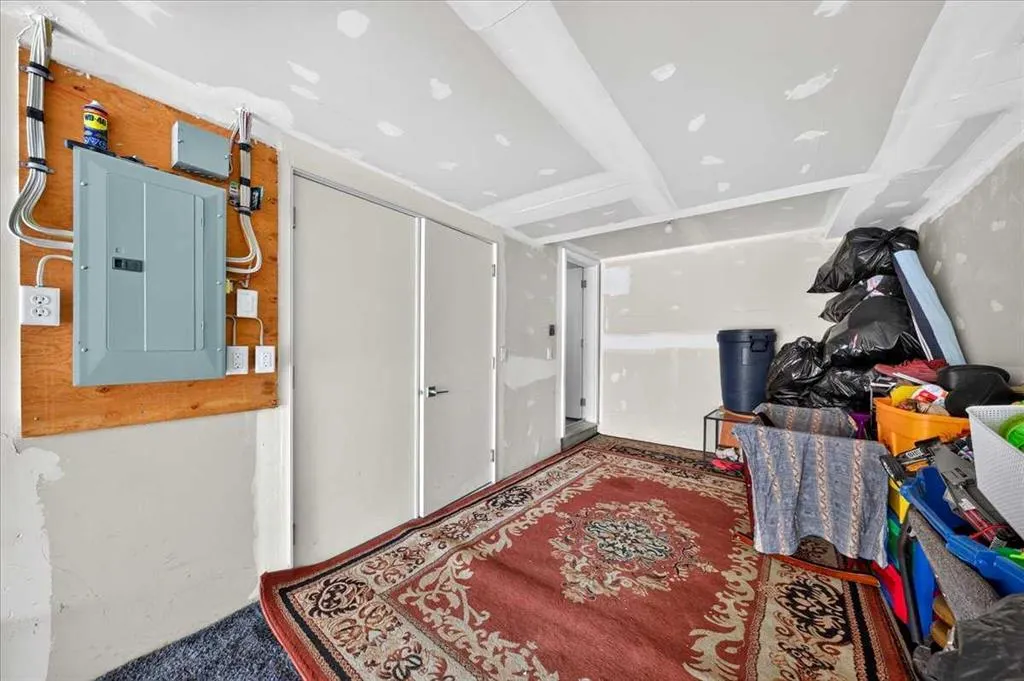 171 Evanscrest Gardens NW