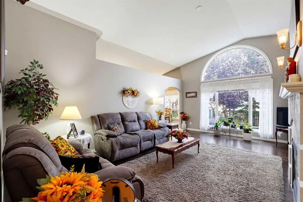 66 Dumas Crescent