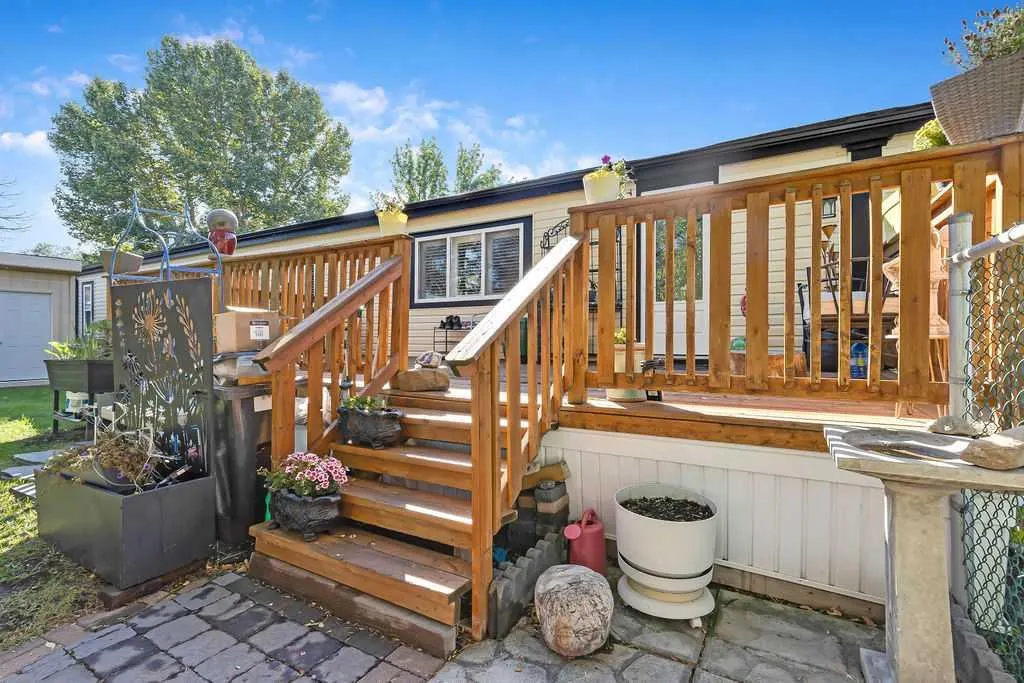 6724 17 Avenue SE #105