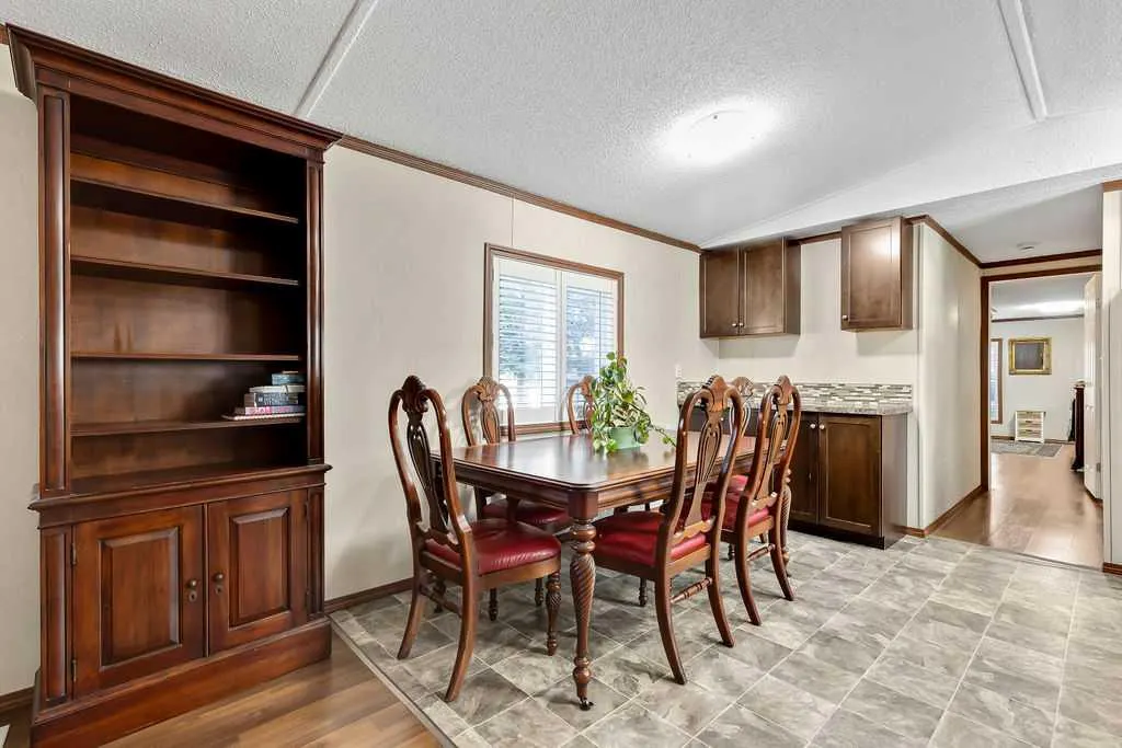 6724 17 Avenue SE #105