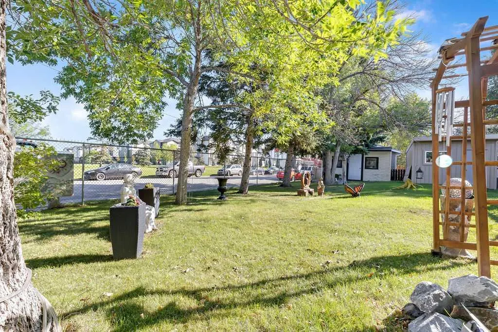 6724 17 Avenue SE #105