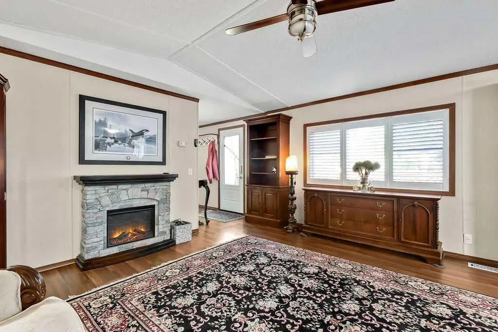 6724 17 Avenue SE #105