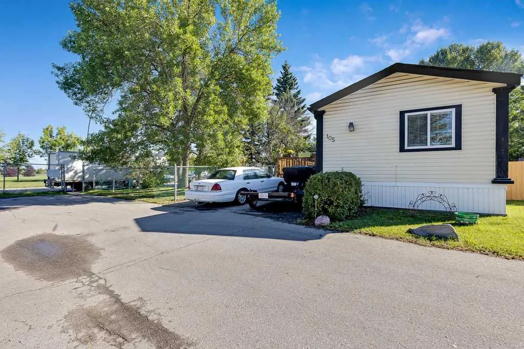 6724 17 Avenue SE #105