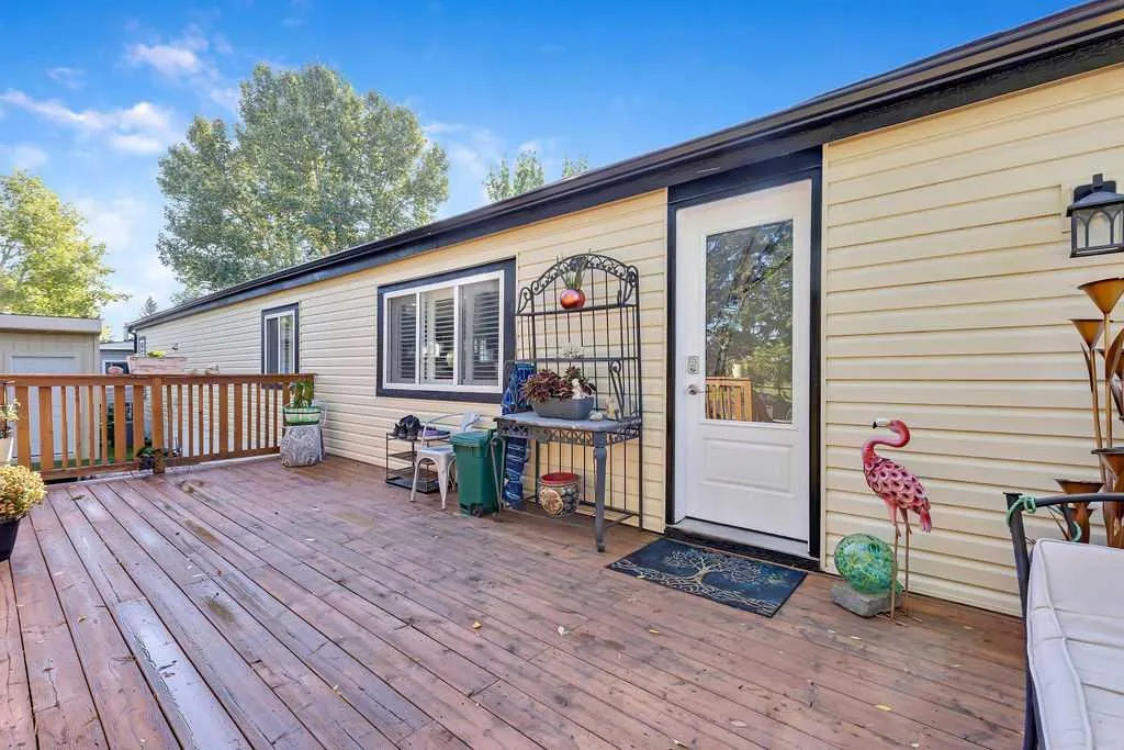 6724 17 Avenue SE #105