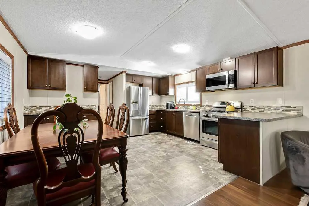 6724 17 Avenue SE #105