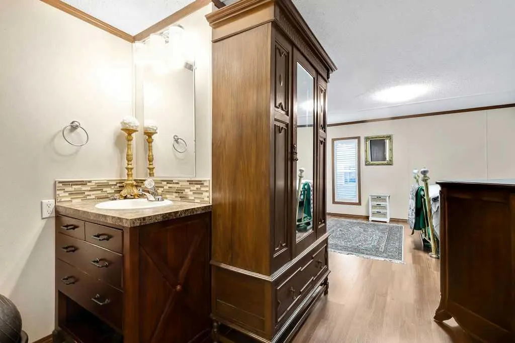 6724 17 Avenue SE #105