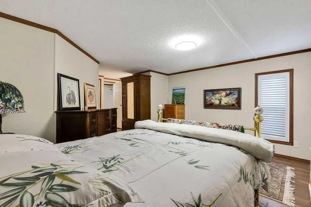 6724 17 Avenue SE #105