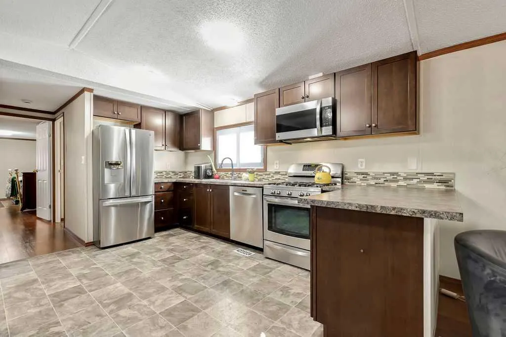 6724 17 Avenue SE #105
