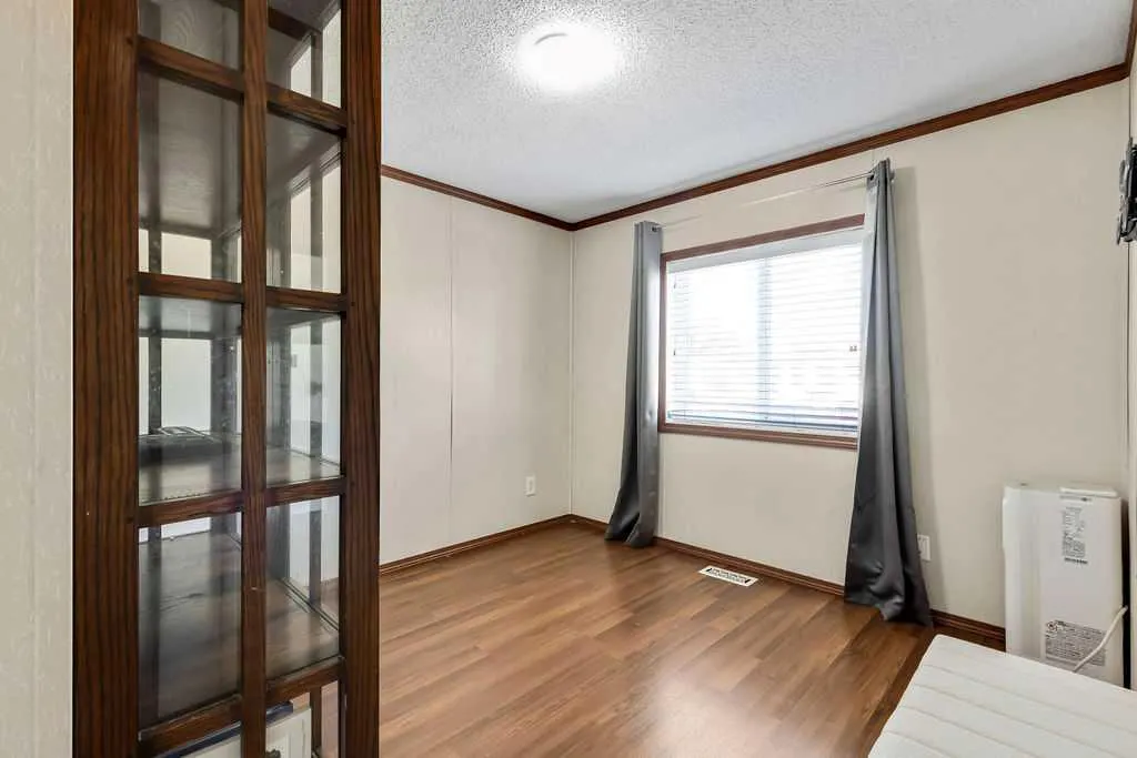6724 17 Avenue SE #105