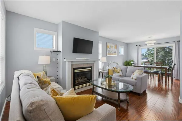 126 Harvest Gold Place NE