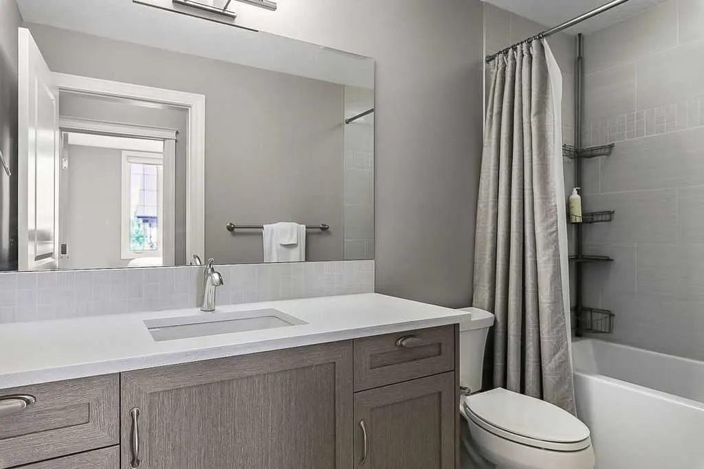 39 Quarry Gate SE #205