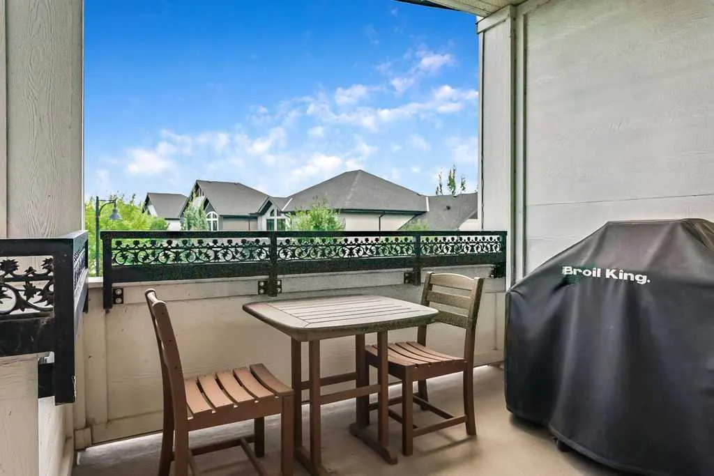 39 Quarry Gate SE #205