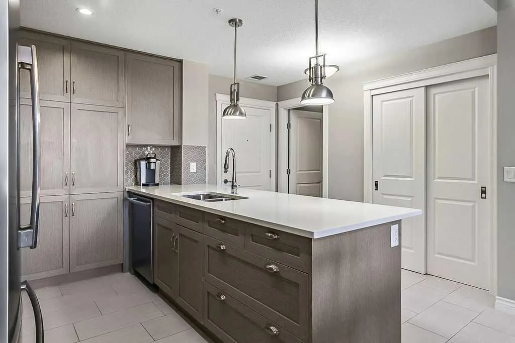 39 Quarry Gate SE #205