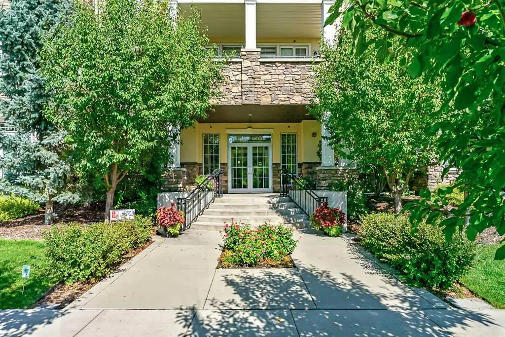 39 Quarry Gate SE #205