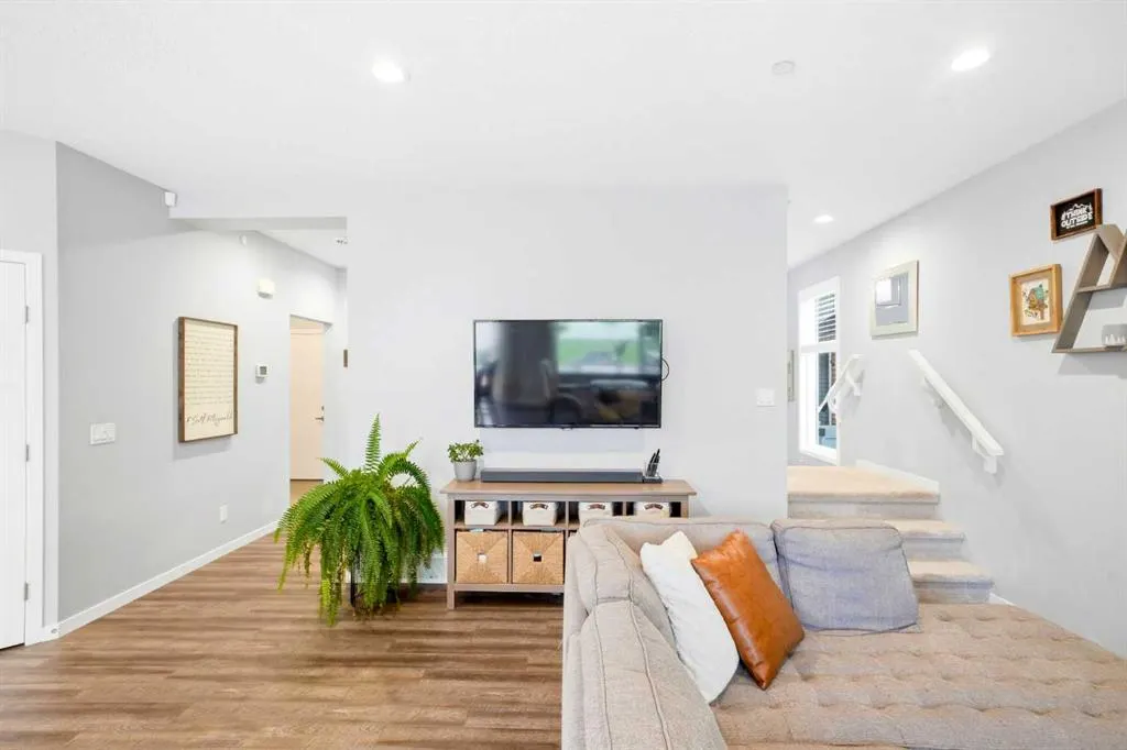 43 Howse Manor NE