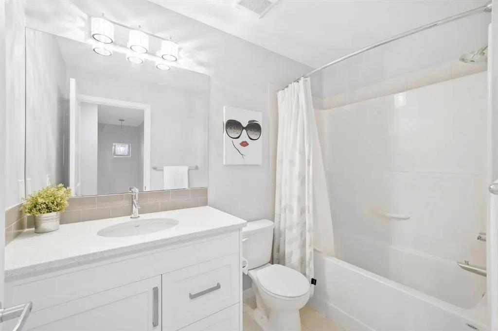 43 Howse Manor NE