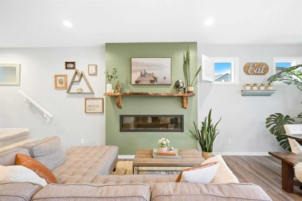 43 Howse Manor NE